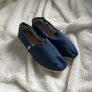Like New Women’s TOMS Shoes